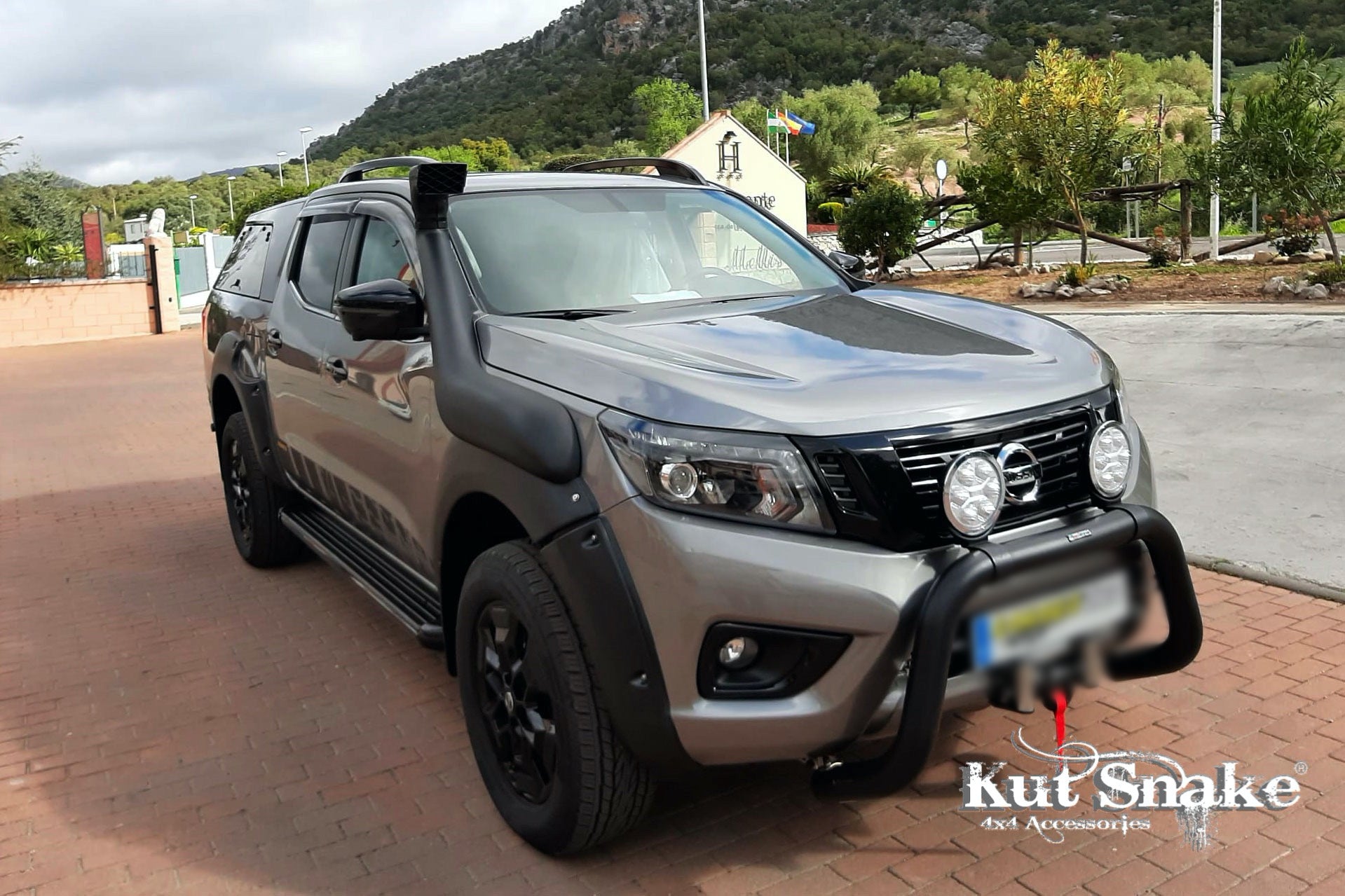 Kut Snake fender flares Nissan Navara D23 - 50 mm width - structured surface