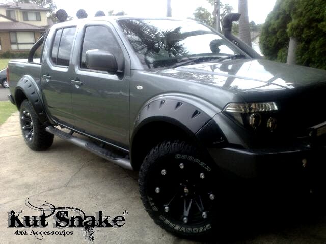 Kut Snake Kotflügelverbreiterung Nissan Navara D40 - 75 mm Breite - Struktur Oberfläche