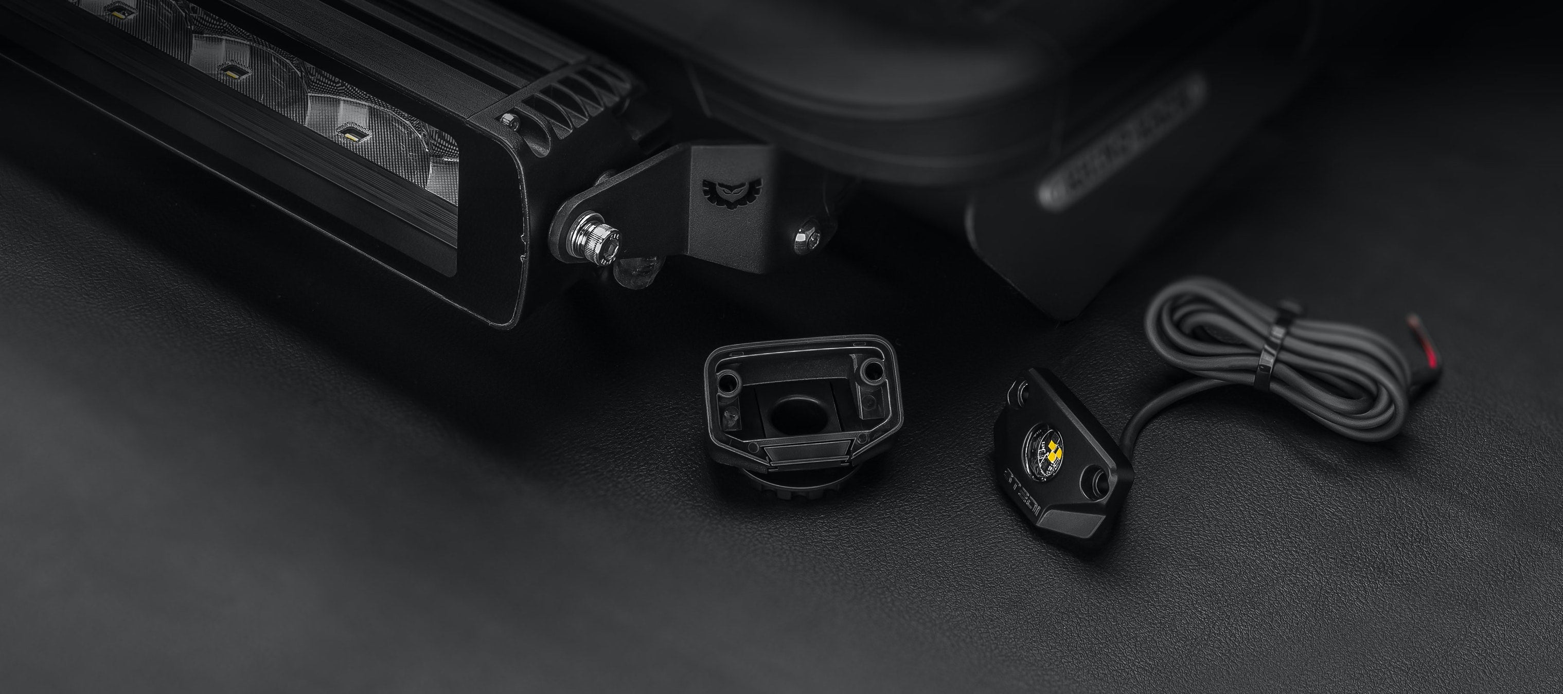 STEDI Easy Fit Surface LED Rock Lights - Halterung für Rhino Rack Backbone