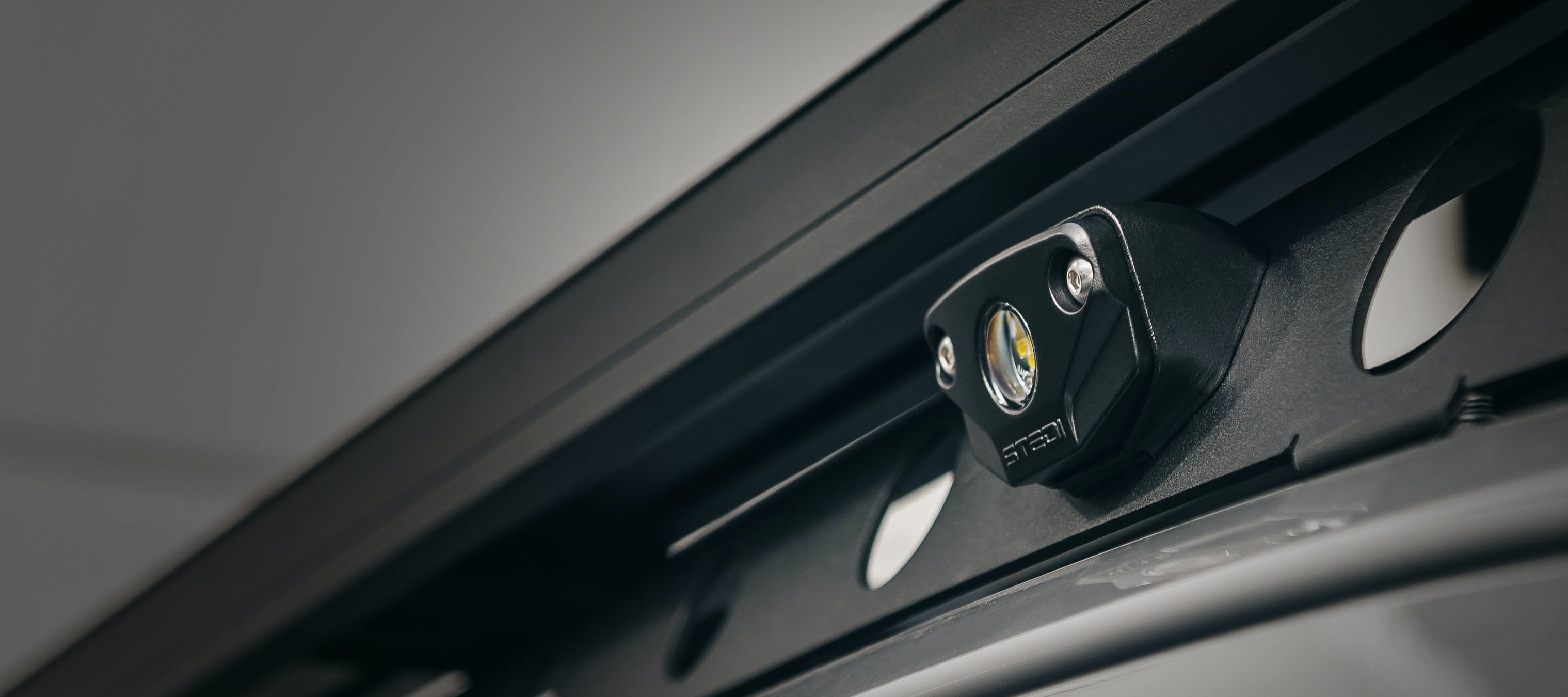 STEDI Easy Fit Surface LED Rock Lights - Halterung für Rhino Rack Backbone